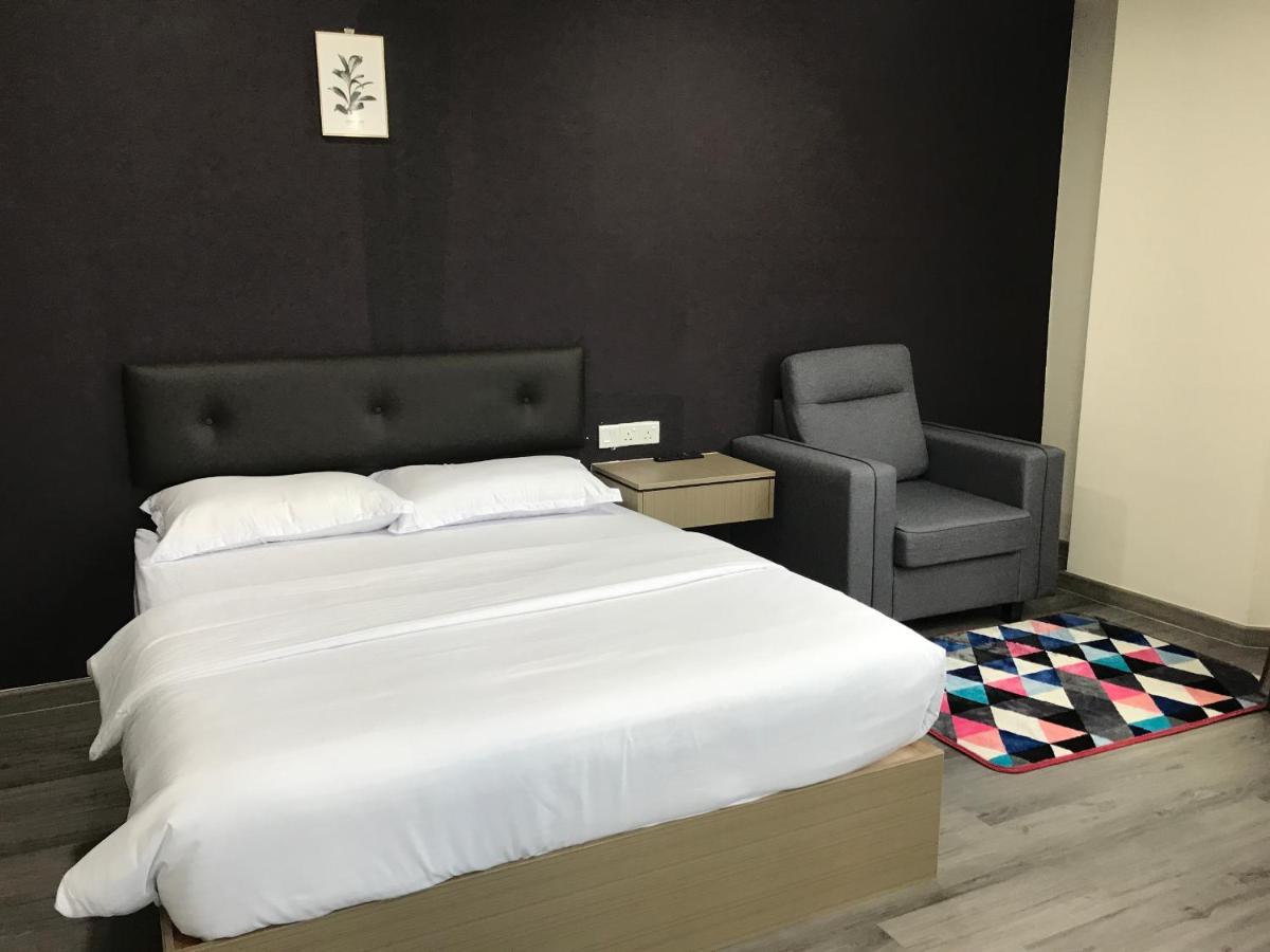Oyo 90506 Z Stay Inn Hotel Simpang Renggam Exterior foto