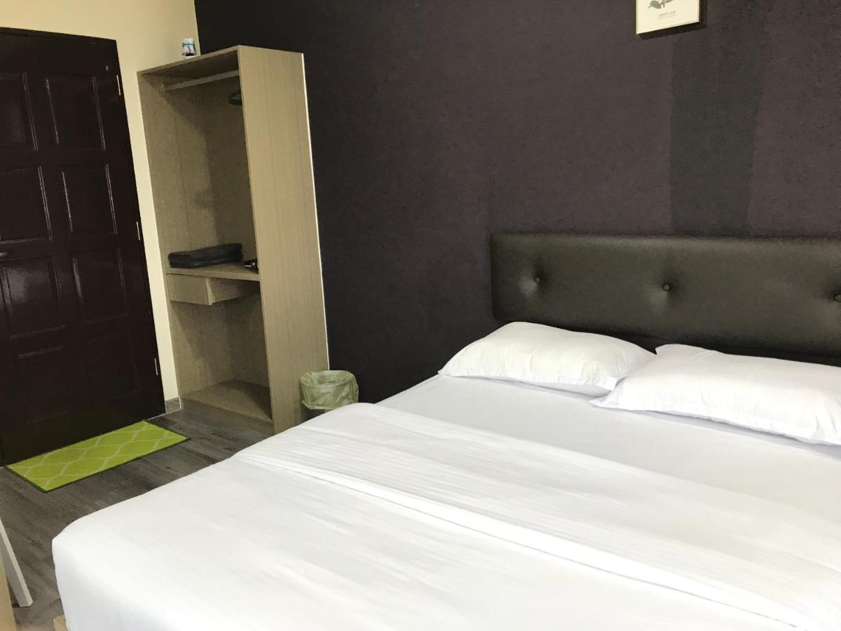 Oyo 90506 Z Stay Inn Hotel Simpang Renggam Exterior foto